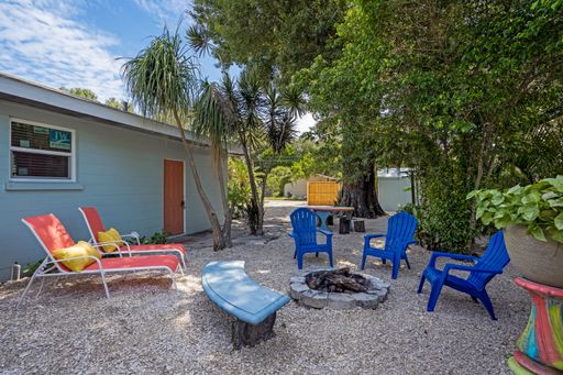 617 26th St W, Bradenton, FL 34205