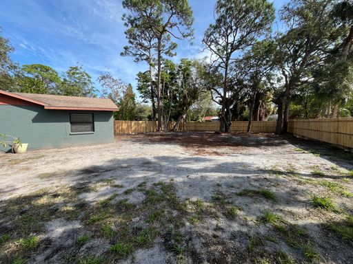 5609 20th St W, Bradenton, FL 34207