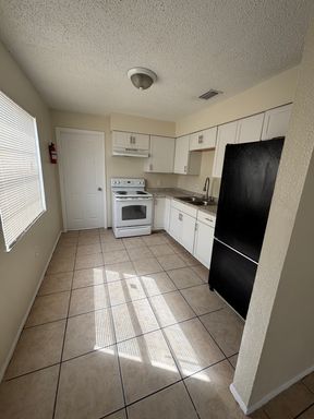 6024 1st St E, Unit B, Bradenton, FL 34203