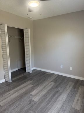 1200 70th St. N - 8, St. Petersburg, FL 33710