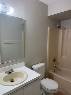 931 33rd Ave W, Bradenton, FL 34205