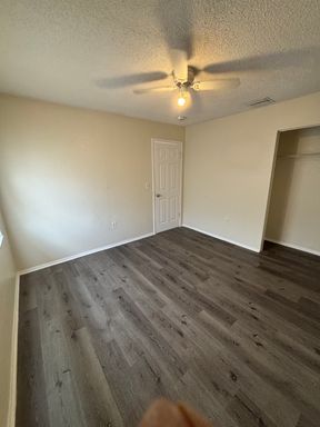 6024 1st St E, Unit B, Bradenton, FL 34203