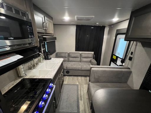 2 Bedroom / 1 Bathroom Camper for Rent – Bradenton, FL
