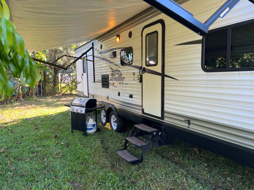 2 Bedroom / 1 Bathroom Camper for Rent – Ellenton, FL