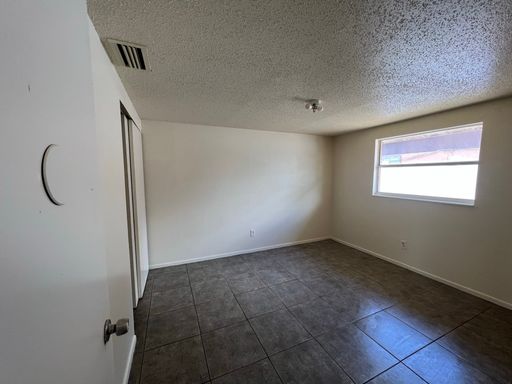 1014 57th Ave Dr E, Bradenton, FL 34203