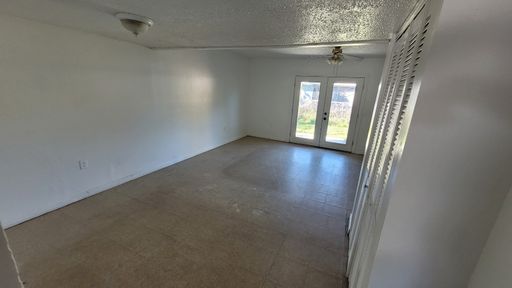 713 66th Ave W, Bradenton, FL 34207