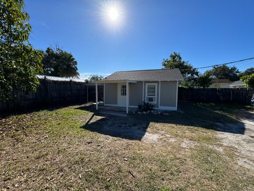 2745 9th St E, Unit B, Bradenton, FL 34208