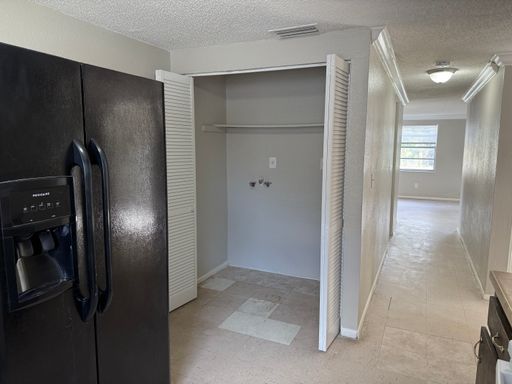 1012 57th Ave Dr E, Bradenton, FL 34203