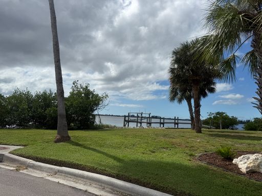 717 84th ST NW, Bradenton, FL 34209