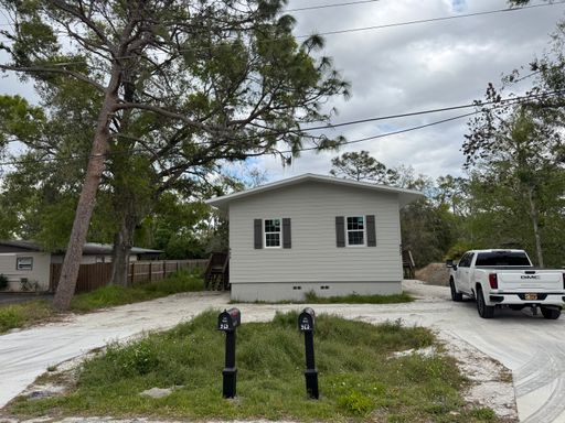 925 Hagle Park Rd, Bradenton, FL 34212