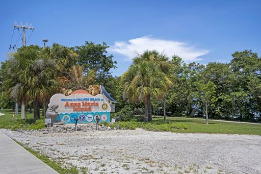617 26th St W, Bradenton, FL 34205