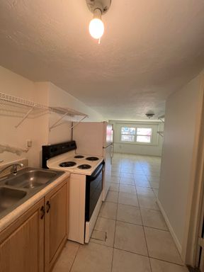 5831 13th St Ct E, Unit C, Bradenton, FL 34203