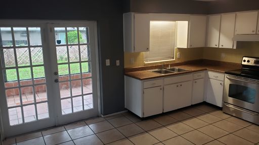 512 27th Ave W, Bradenton, FL 34205