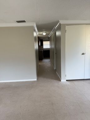 1012 57th Ave Dr E, Bradenton, FL 34203