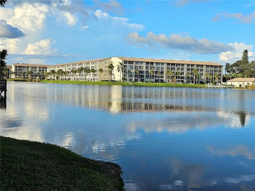 3777 Lake Bayshore Dr., H401, Bradenton, FL 34205