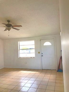 2306 30th Ave W, Bradenton, FL 34205