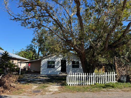 3701 16th St W, Bradenton, FL 34205