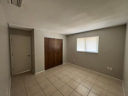 929 33rd Ave W, Bradenton, FL 34205