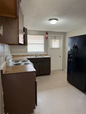1012 57th Ave Dr E, Bradenton, FL 34203