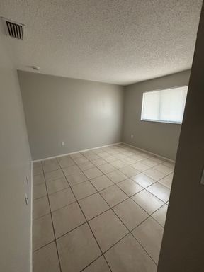 929 33rd Ave W, Bradenton, FL 34205