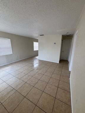 6024 1st St E, Unit B, Bradenton, FL 34203