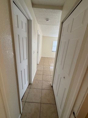 6024 1st St E, Unit B, Bradenton, FL 34203