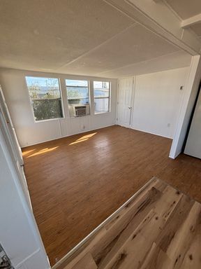 710 51st Ave Dr W, Bradenton, FL 34207