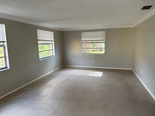 1012 57th Ave Dr E, Bradenton, FL 34203