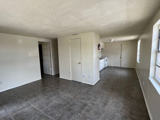 1014 57th Ave Dr E, Bradenton, FL 34203