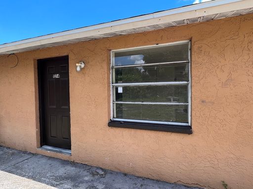 1014 57th Ave Dr E, Bradenton, FL 34203