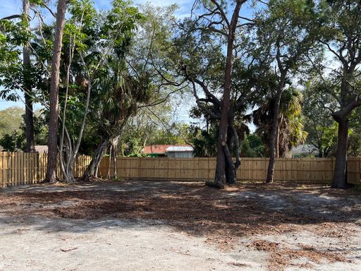 5609 20th St W, Bradenton, FL 34207