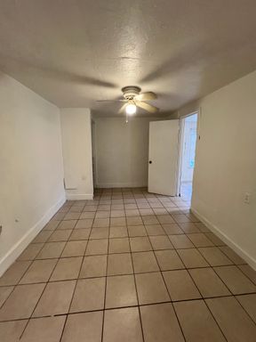 2745 9th St E, Unit B, Bradenton, FL 34208