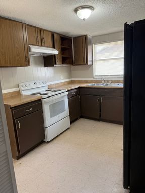 1012 57th Ave Dr E, Bradenton, FL 34203