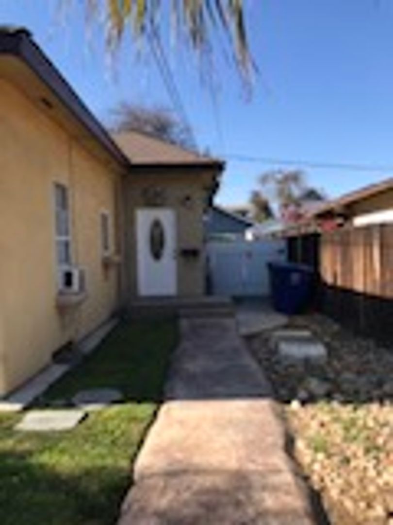 Reedley House: 2169 11th Street Unit B