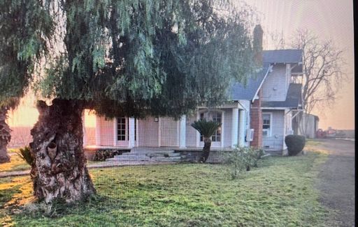 2-Story Country home!