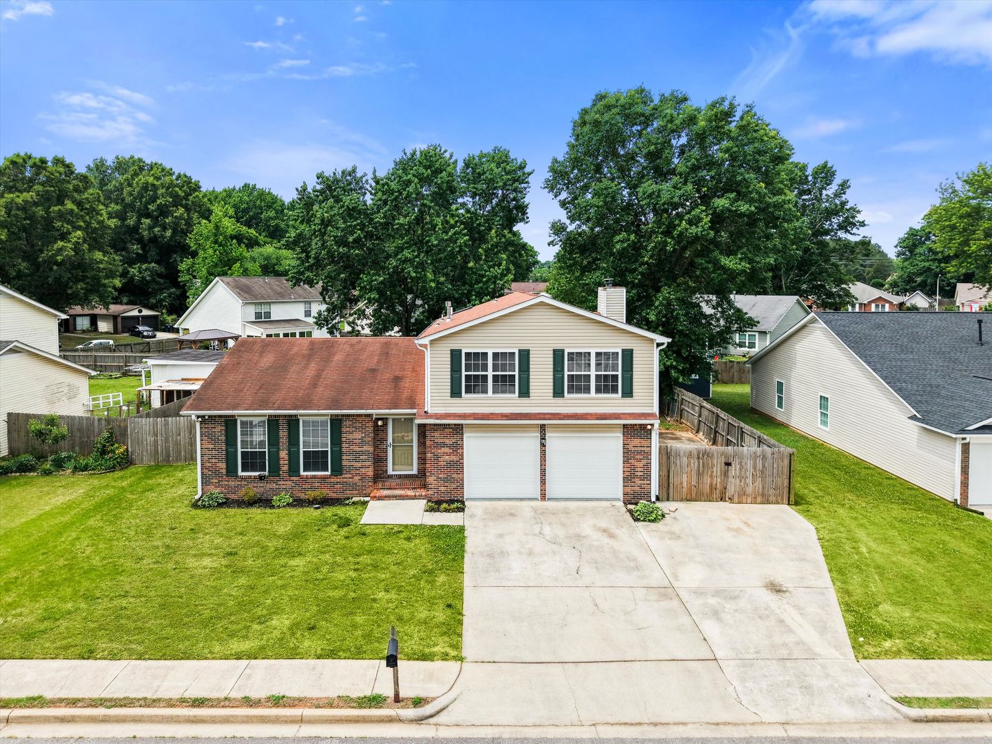 Madison House: 106 Champion Green Drive