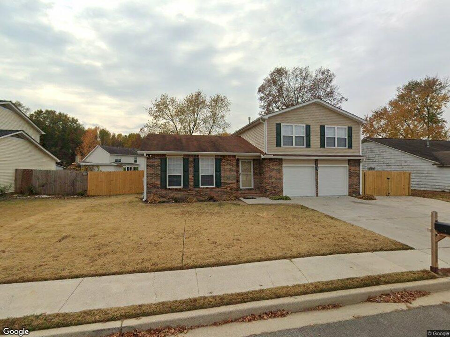 Madison House: 106 Champion Green Drive
