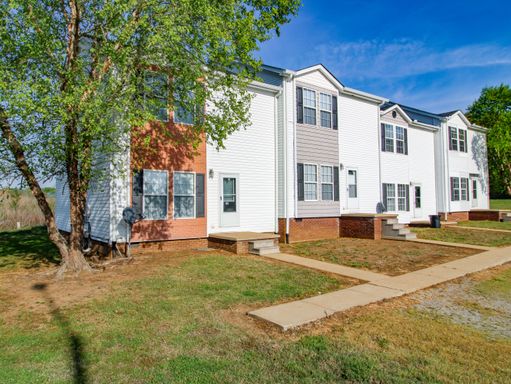 Stylish 3 Bedroom Townhome with Open Living Area
