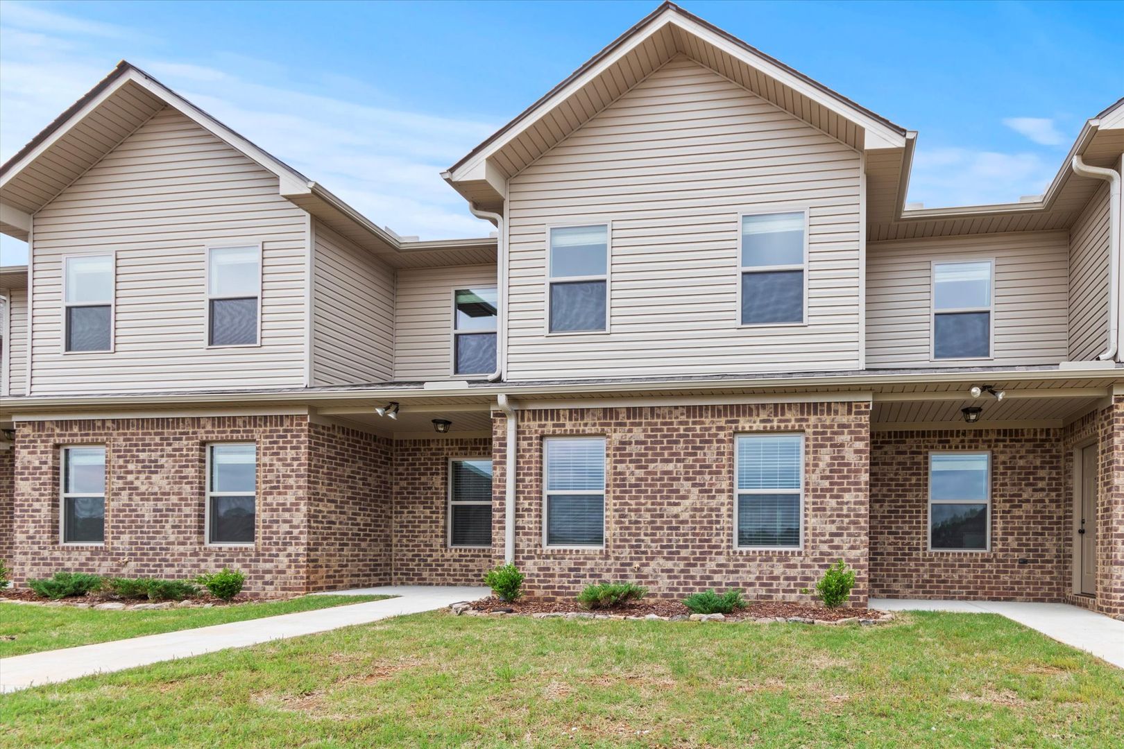 Athens Townhome: 16096 Cohen Drive