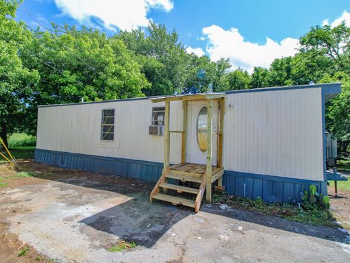 Comfortable Living in a Prime Fayetteville Location!