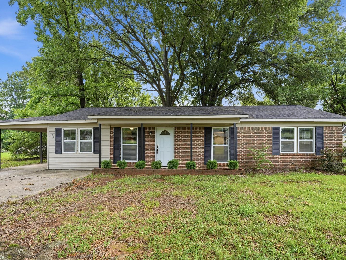 Decatur House: 108 Hillside Road SW
