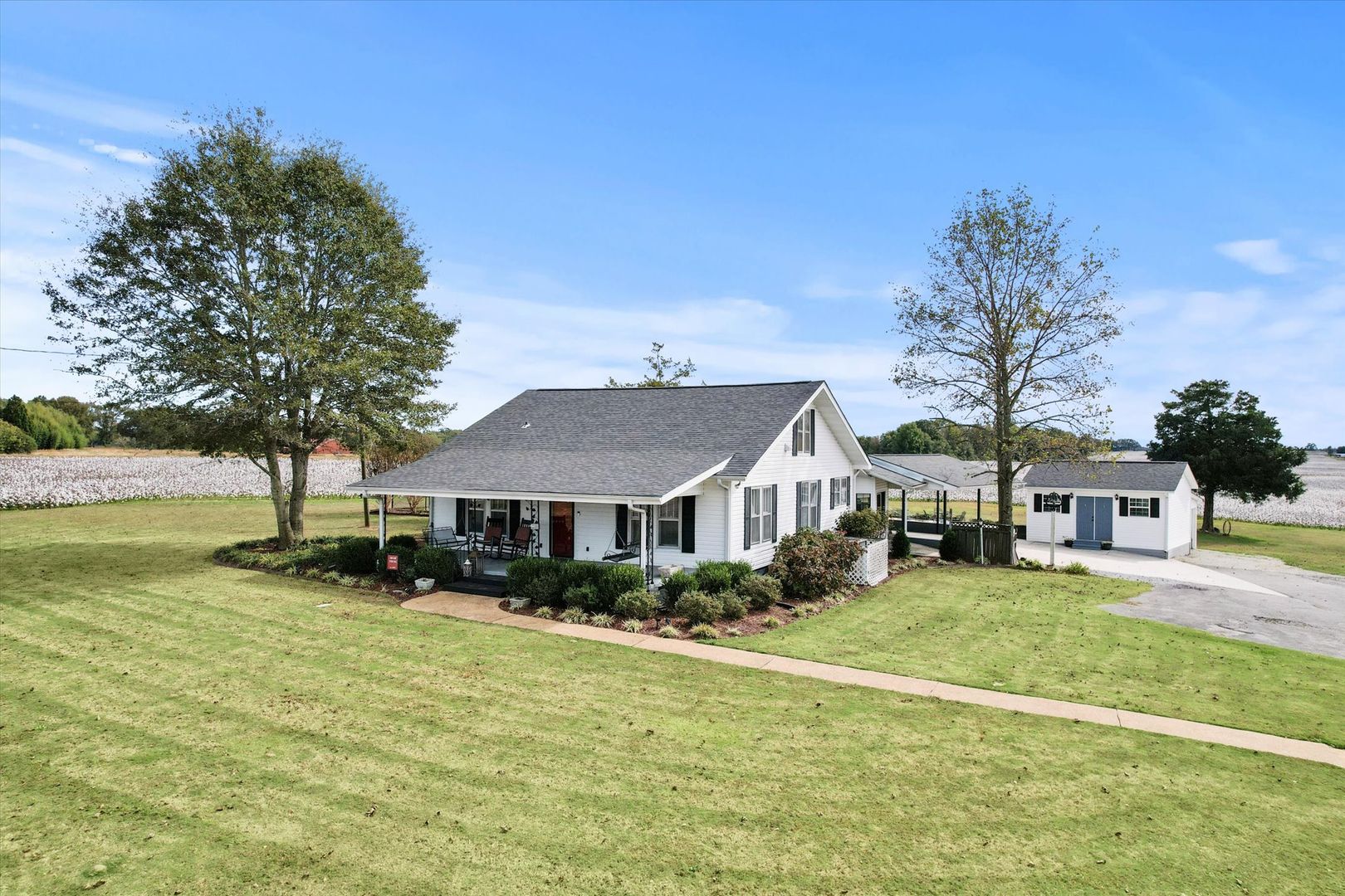 Athens House: 11214 US Hwy 72 W