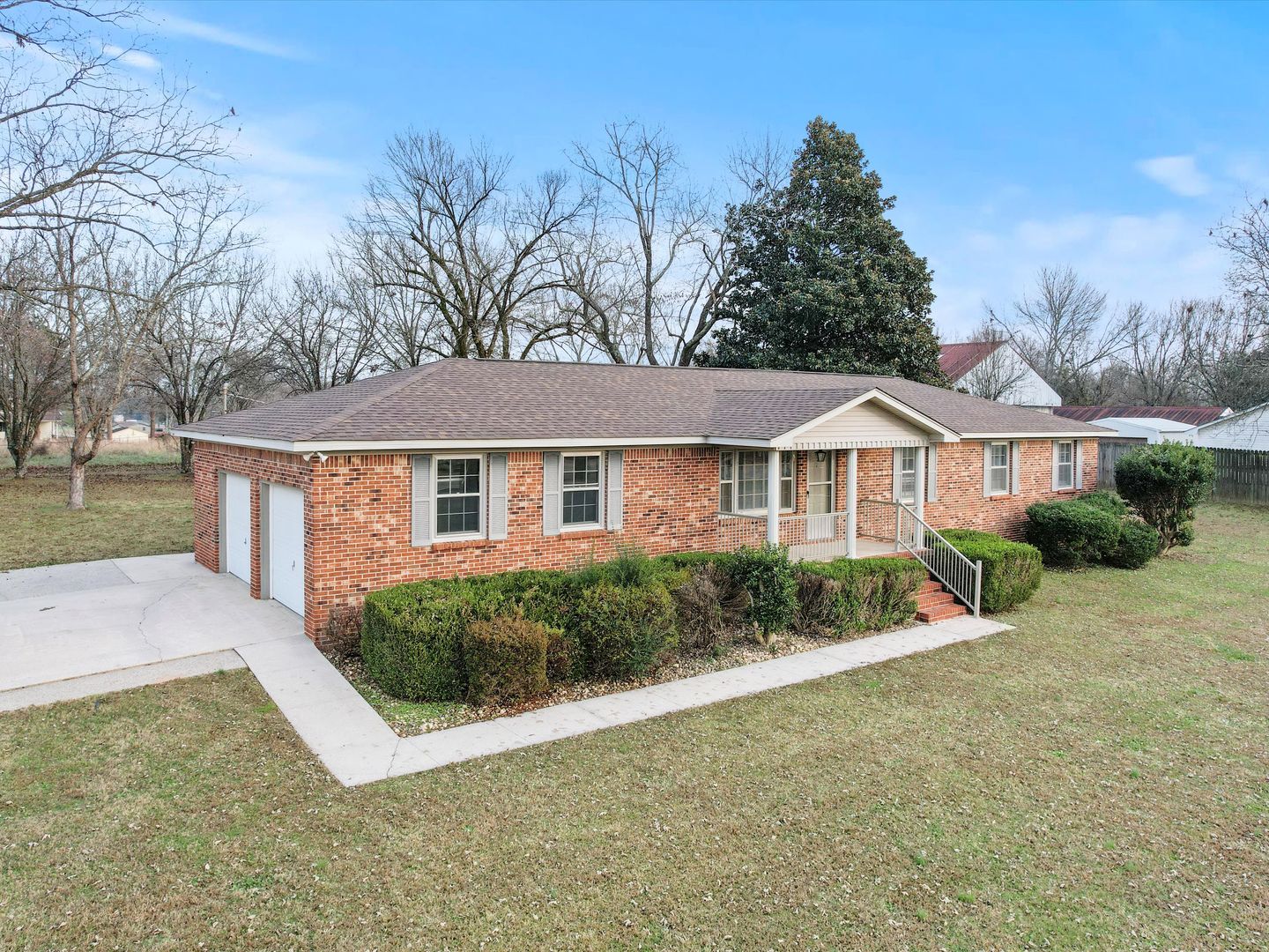 Athens House: 16358 Oakdale Road