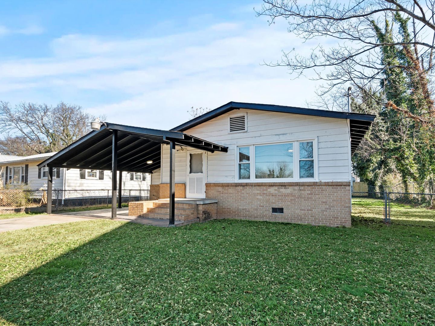 Huntsville House: 206 Stone Street NW