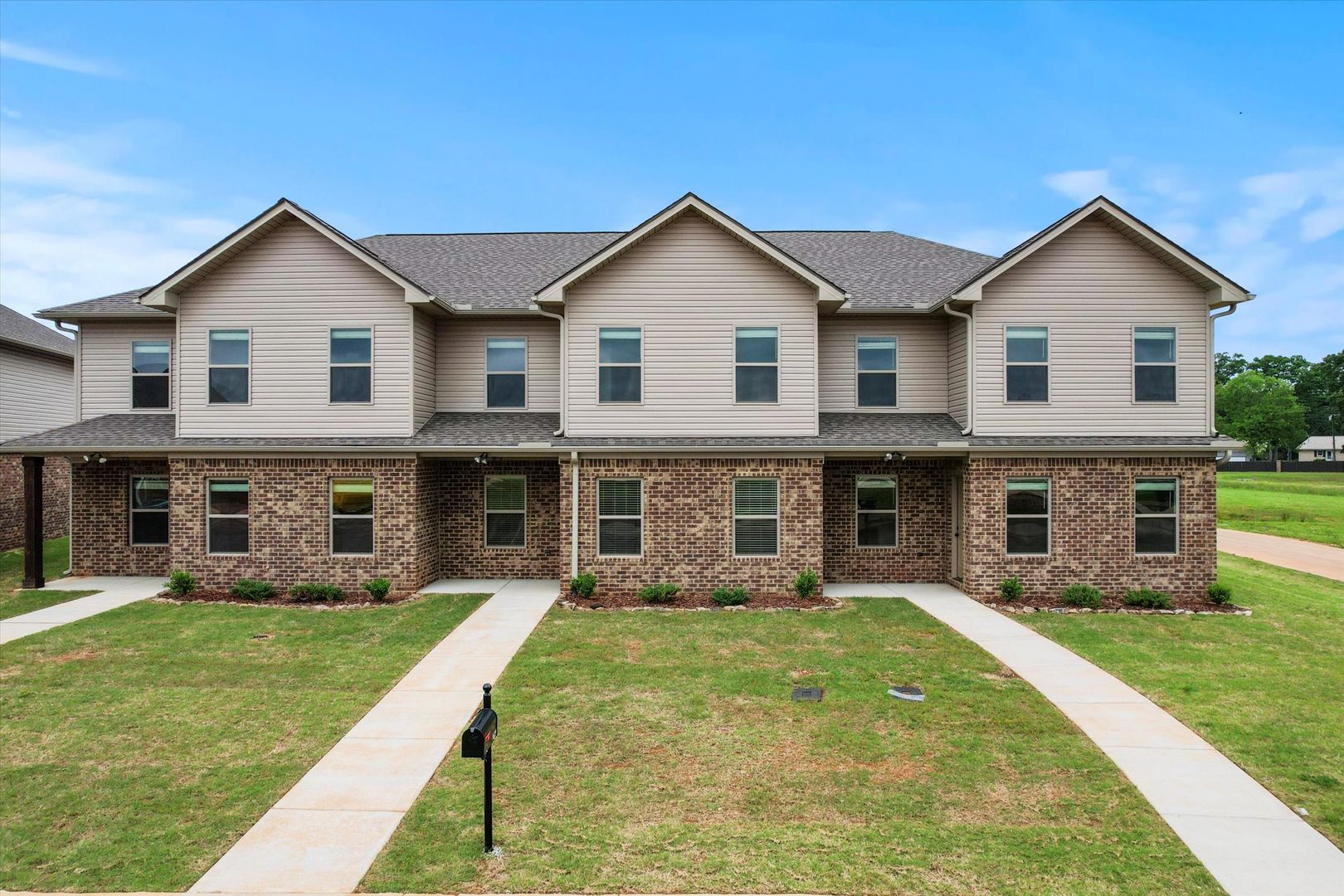 Athens Townhome: 16092 Cohen Drive