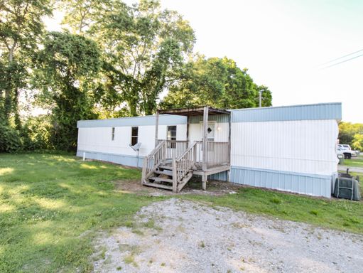 Convenient Pulaski Location – Lawn Care Included!