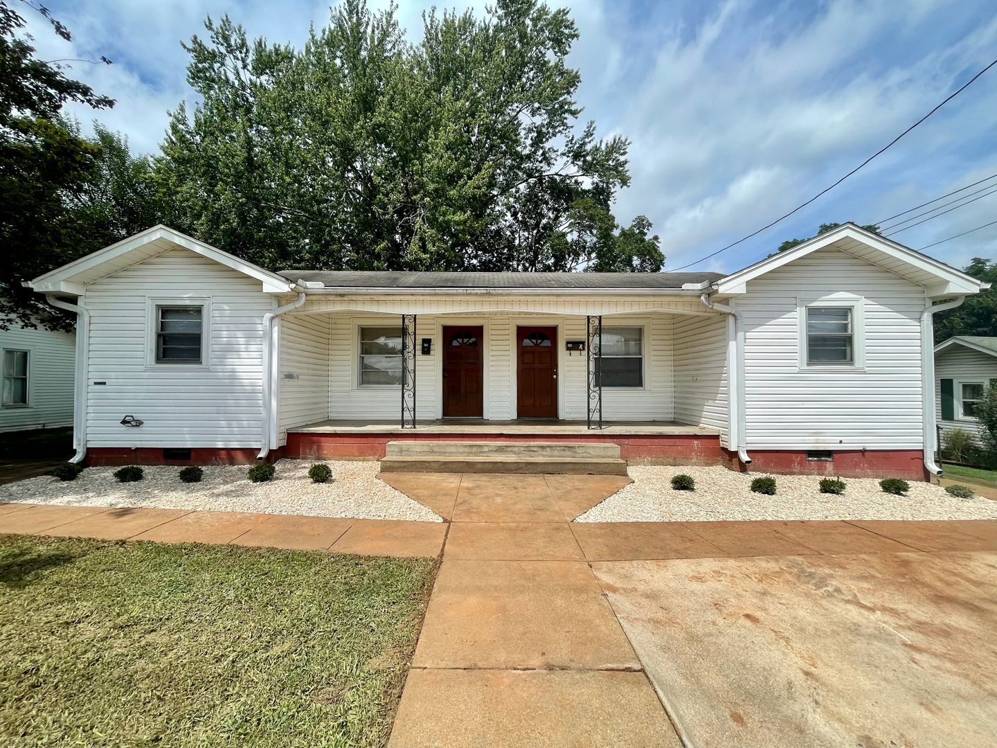 Athens House: 414 S Houston Street