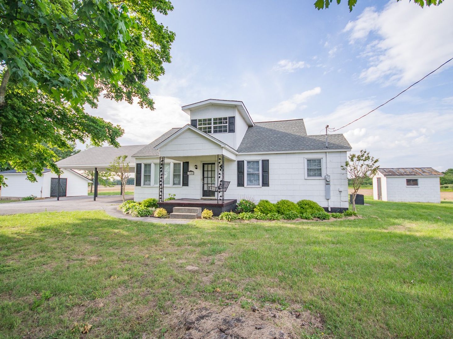 Farm House! Great Location....25 minutes from Huntsville!