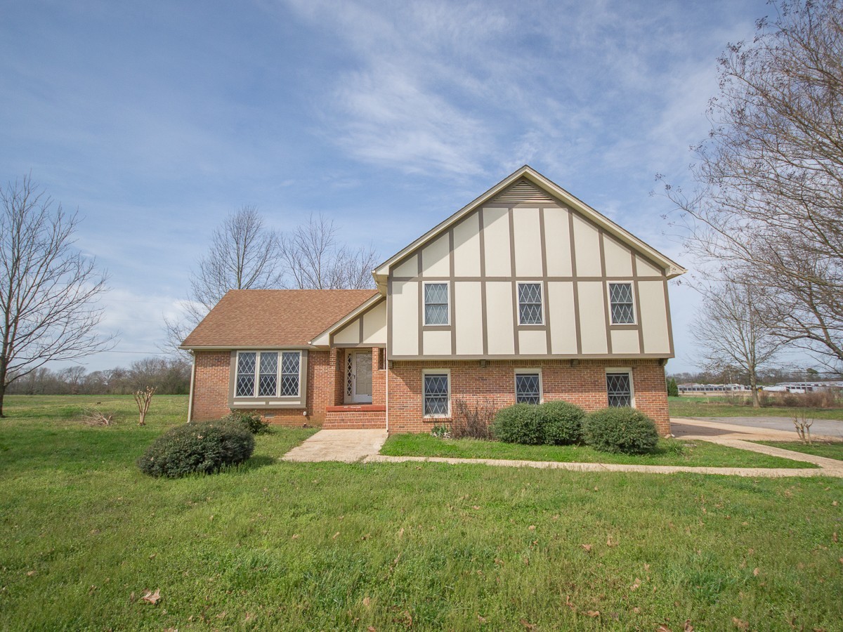 Tanner House: 11915 US Hwy 31