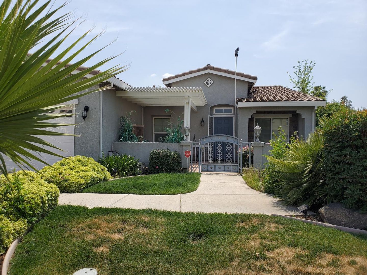 Dinuba House: 1764 Golden Way
